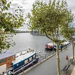 Bright 2 Bed 2 Bath Apt Near Canary Wharf