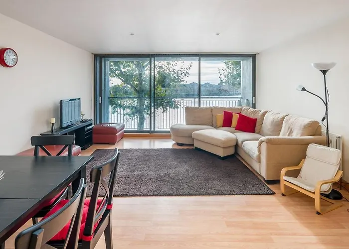 Bright 2 Bed 2 Bath Apt Near Canary Wharf