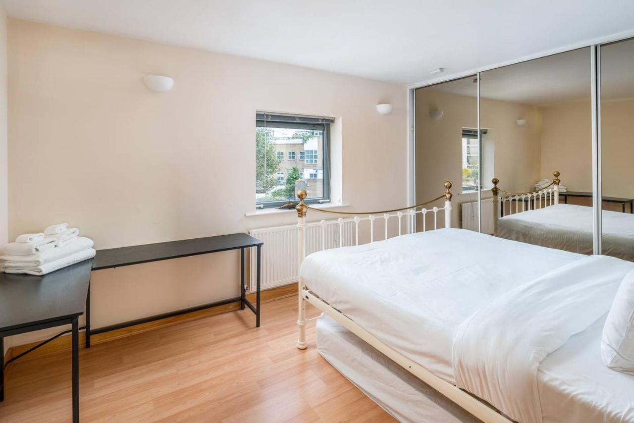 Bright 2 Bed 2 Bath Near Canary Wharf * Londra