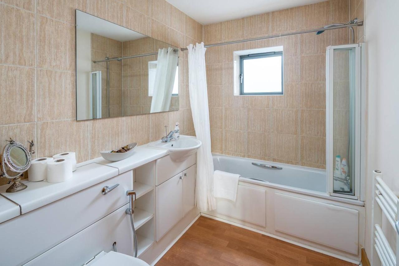 Bright 2 Bed 2 Bath Near Canary Wharf Appartamento