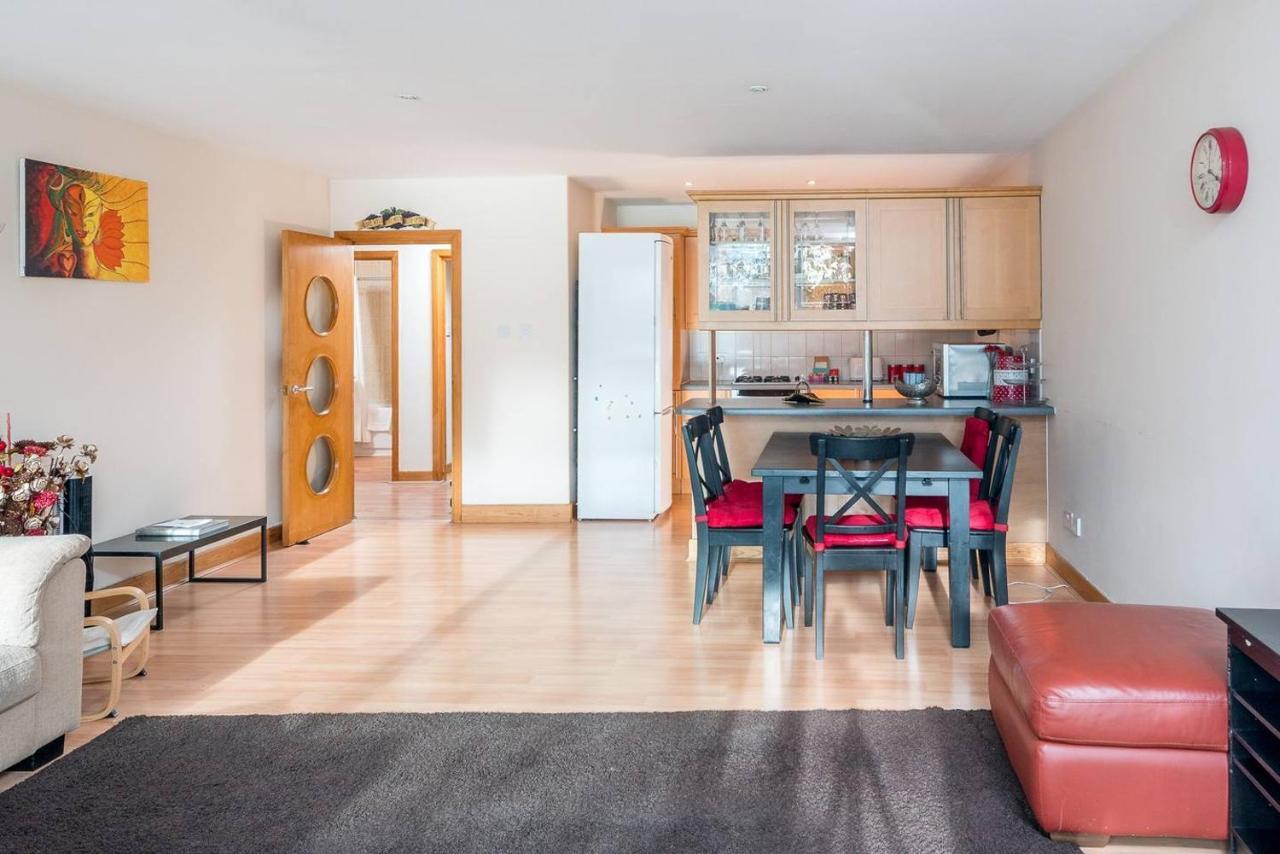 Bright 2 Bed 2 Bath Near Canary Wharf * Londra