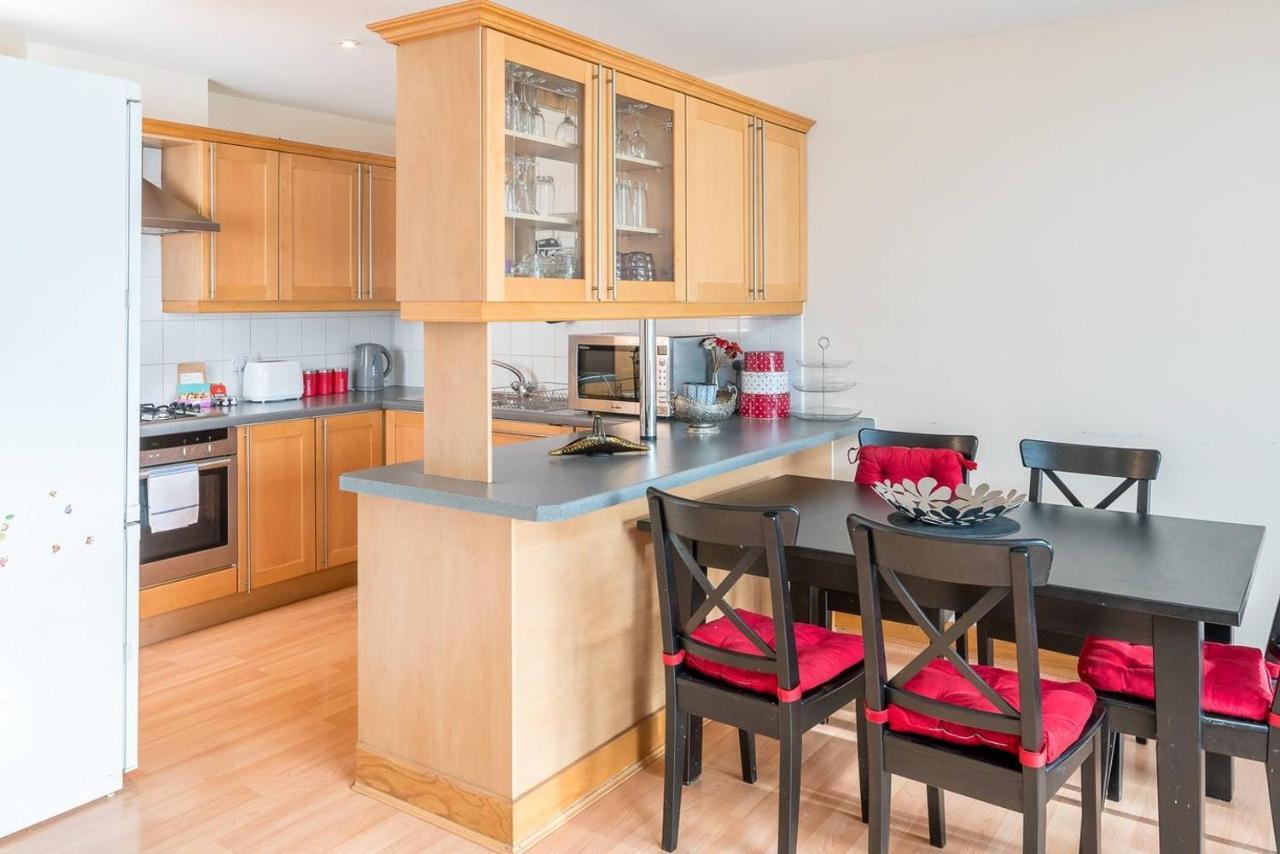 Bright 2 Bed 2 Bath Near Canary Wharf * Londra